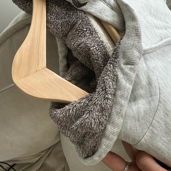 BENCH HOODIE - Picture 2 of 4